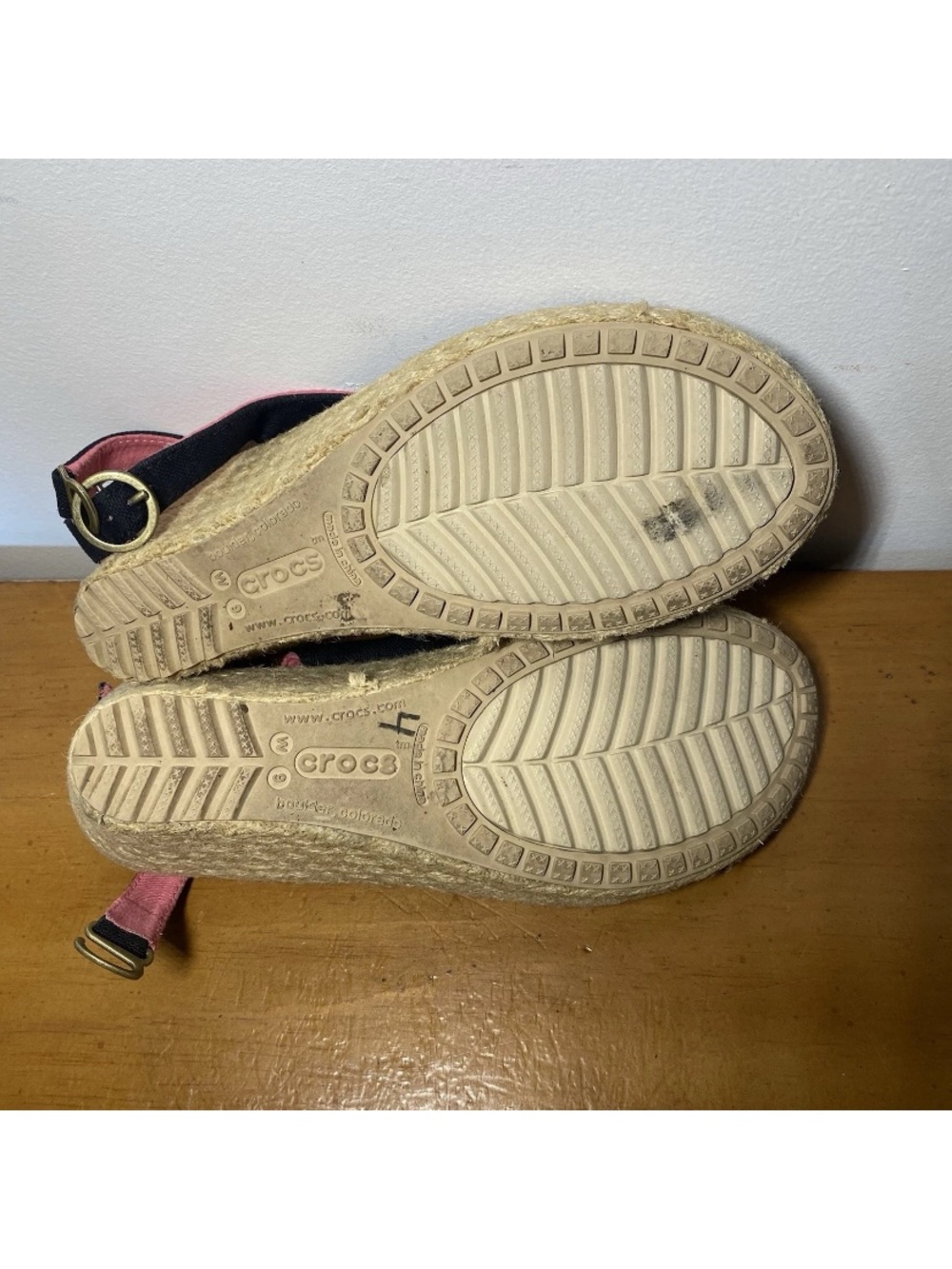 Crocs Women’s 9 Leigh Wedge Sandals Pink Canvas Espadrille Comfort Boho 12985 - Picture 7 of 7